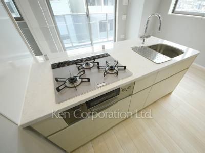 Kitchen ※Photo of the same layout on 4 floor. Decoration and fixture may differ.