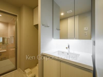 Powder Room ※Photo of the same layout on 4 floor. Decoration and fixture may differ.