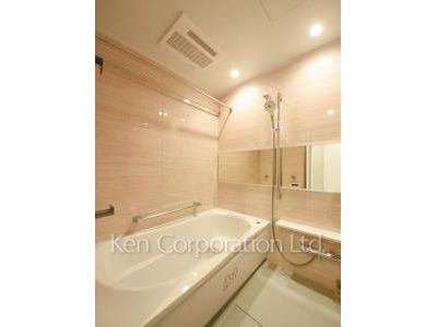 Bath ※Photo of the same layout on 4 floor. Decoration and fixture may differ.