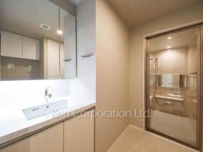 Powder Room ※Photo of the same layout on 6 floor. Decoration and fixture may differ.