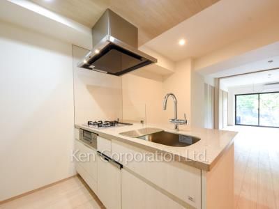 Kitchen ※Photo of the same layout on 4 floor. Decoration and fixture may differ.