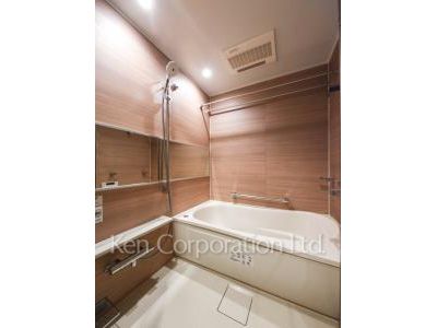 Bath ※Photo of the same layout on 4 floor. Decoration and fixture may differ.