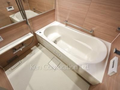 Bath ※Photo of the same layout on 4 floor. Decoration and fixture may differ.