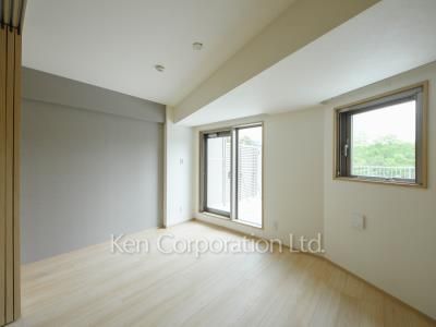 Bedroom ※Photo of the same layout on 5 floor. Decoration and fixture may differ.