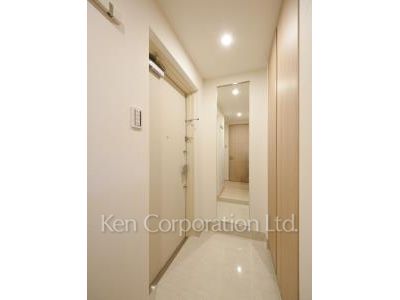 Entrance ※Photo of the same layout on 5 floor. Decoration and fixture may differ.