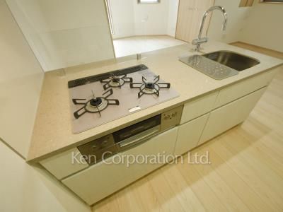 Kitchen ※Photo of the same layout on 5 floor. Decoration and fixture may differ.