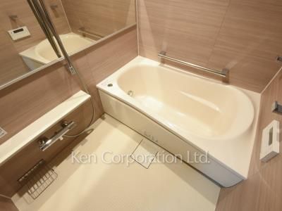 Bath ※Photo of the same layout on 5 floor. Decoration and fixture may differ.