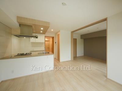 Living-Dining ※Photo of the same layout on 5 floor. Decoration and fixture may differ.