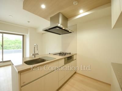 Kitchen ※Photo of the same layout on 5 floor. Decoration and fixture may differ.