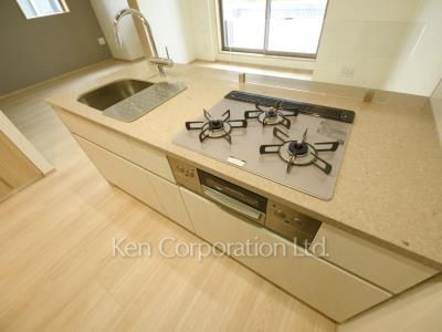 Kitchen ※Photo of the same layout on 5 floor. Decoration and fixture may differ.
