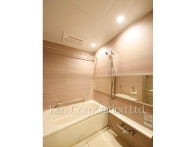 Bath ※Photo of the same layout on 5 floor. Decoration and fixture may differ.