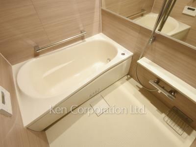 Bath ※Photo of the same layout on 5 floor. Decoration and fixture may differ.