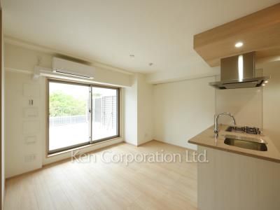 Living-Dining ※Photo of the same layout on 5 floor. Decoration and fixture may differ.