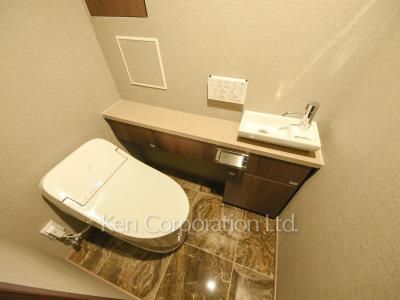 Lavatory ※Photo of the same layout on 2 floor. Decoration and fixture may differ.