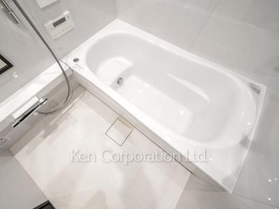 Bath ※Photo of the same layout on 4 floor. Decoration and fixture may differ.