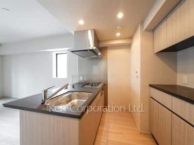 Kitchen ※Photo of the same layout on 4 floor. Decoration and fixture may differ.