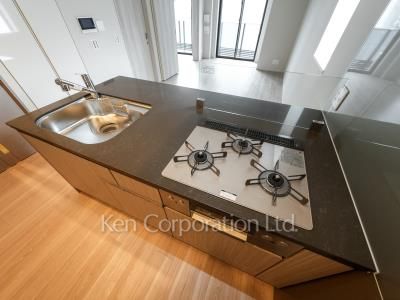 Kitchen ※Photo of the same layout on 4 floor. Decoration and fixture may differ.
