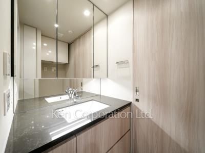 Powder Room ※Photo of the same layout on 4 floor. Decoration and fixture may differ.
