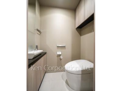 Lavatory ※Photo of the same layout on 4 floor. Decoration and fixture may differ.