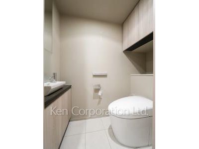 Lavatory ※Photo of the same layout on 2 floor. Decoration and fixture may differ.