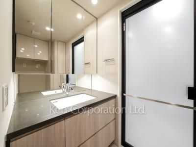 Powder Room ※Photo of the same layout on 2 floor. Decoration and fixture may differ.