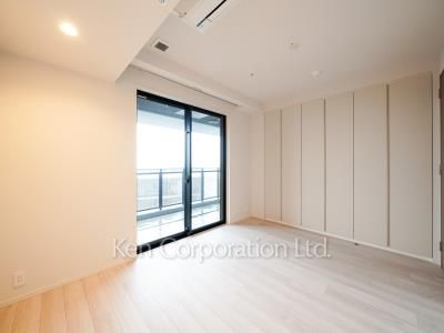 Master Bedroom ※Photo of the same layout on 10 floor. Decoration and fixture may differ.