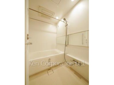 Bath ※Photo of the same layout on 10 floor. Decoration and fixture may differ.