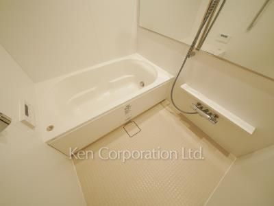 Bath ※Photo of the same layout on 10 floor. Decoration and fixture may differ.
