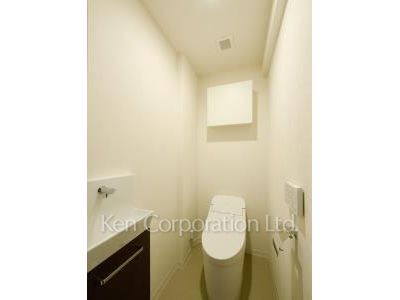 Lavatory ※Photo of the same layout on 3 floor. Decoration and fixture may differ.