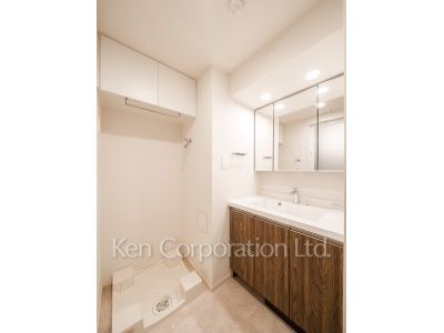 Powder Room ※Photo of the same layout on 2 floor. Decoration and fixture may differ.
