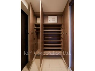 Shoes Closet