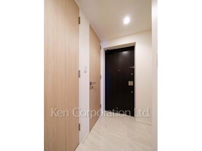 Entrance ※Photo of the same layout on 10 floor. Decoration and fixture may differ.