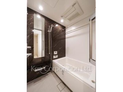 Bath ※Photo of the same layout on 10 floor. Decoration and fixture may differ.