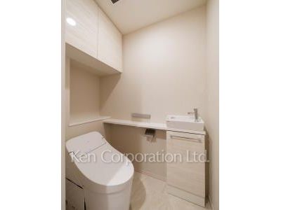 Lavatory ※Photo of the same layout on 10 floor. Decoration and fixture may differ.