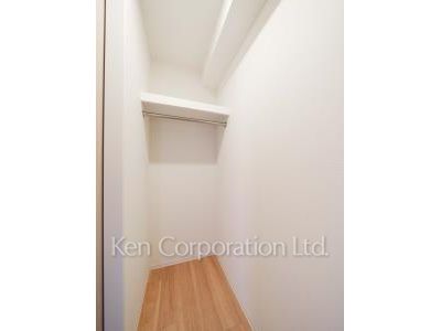 Walk-In Closet ※Photo of the same layout on 10 floor. Decoration and fixture may differ.