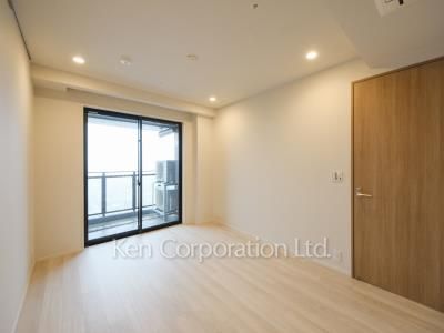 Master Bedroom ※Photo of the same layout on 27 floor. Decoration and fixture may differ.
