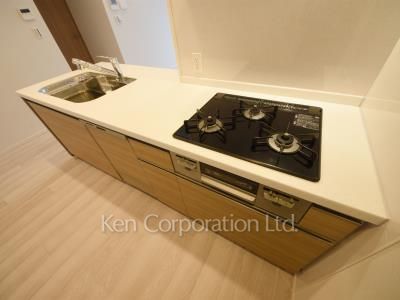 Kitchen ※Photo of the same layout on 27 floor. Decoration and fixture may differ.