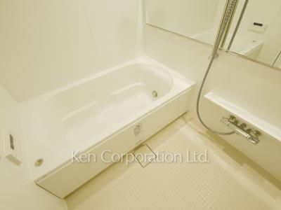 Bath ※Photo of the same layout on 27 floor. Decoration and fixture may differ.