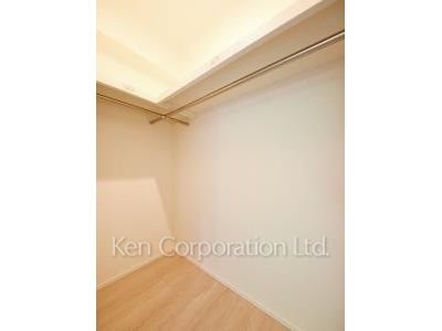 Walk-In Closet ※Photo of the same layout on 2 floor. Decoration and fixture may differ.
