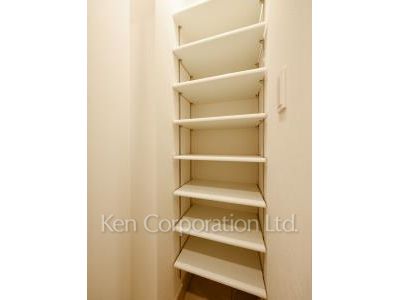 Shoes Closet ※Photo of the same layout on 2 floor. Decoration and fixture may differ.