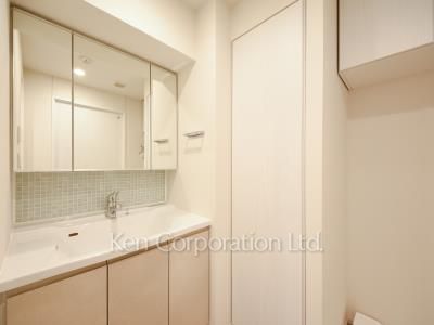 Powder Room ※Photo of the same layout on 2 floor. Decoration and fixture may differ.