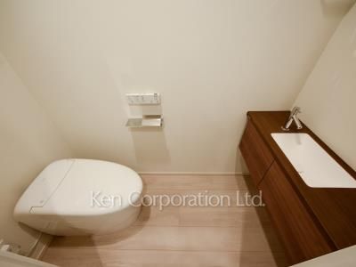 Lavatory ※Photo of the same layout on 2 floor. Decoration and fixture may differ.