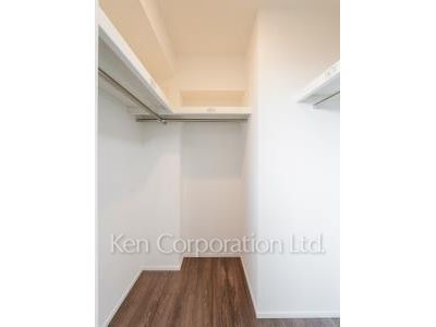 Walk-In Closet ※Photo of the same layout on 9 floor. Decoration and fixture may differ.