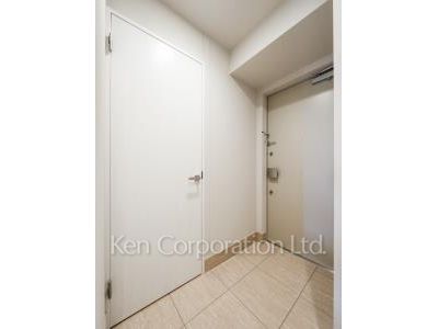 Entrance ※Photo of the same layout on 9 floor. Decoration and fixture may differ.