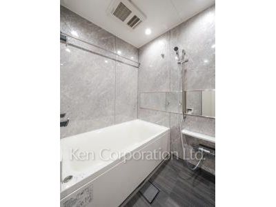 Bath ※Photo of the same layout on 9 floor. Decoration and fixture may differ.