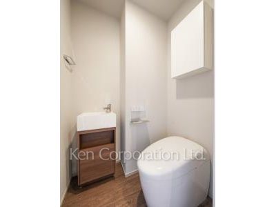 Lavatory ※Photo of the same layout on 9 floor. Decoration and fixture may differ.