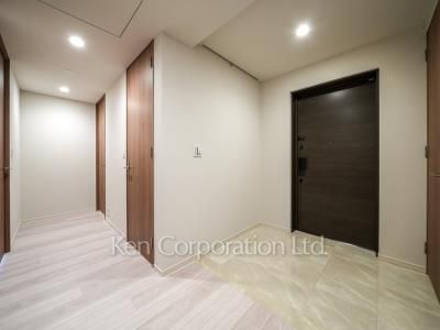 Entrance ※Photo of the same layout on 29 floor. Decoration and fixture may differ.
