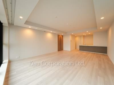 Living-Dining ※Photo of the same layout on 29 floor. Decoration and fixture may differ.