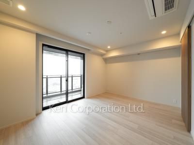 Master Bedroom ※Photo of the same layout on 29 floor. Decoration and fixture may differ.