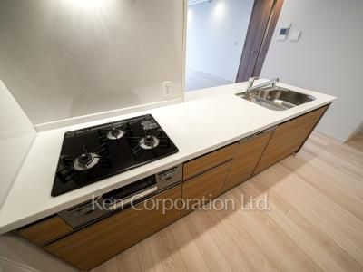 Kitchen ※Photo of the same layout on 29 floor. Decoration and fixture may differ.